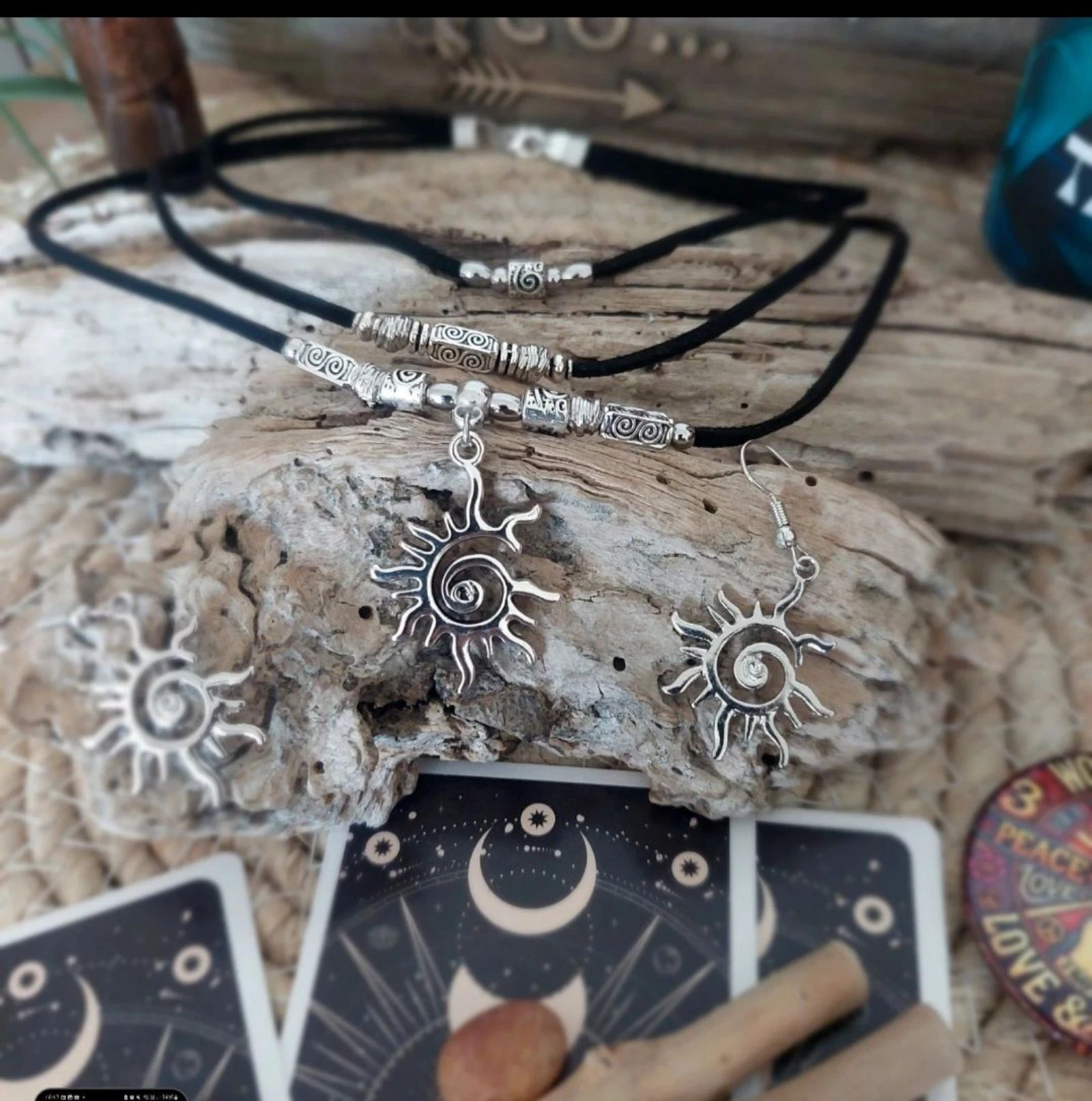 Parure boho místico triple filas, magnífico sol loco en espiral, negro – photo 2
